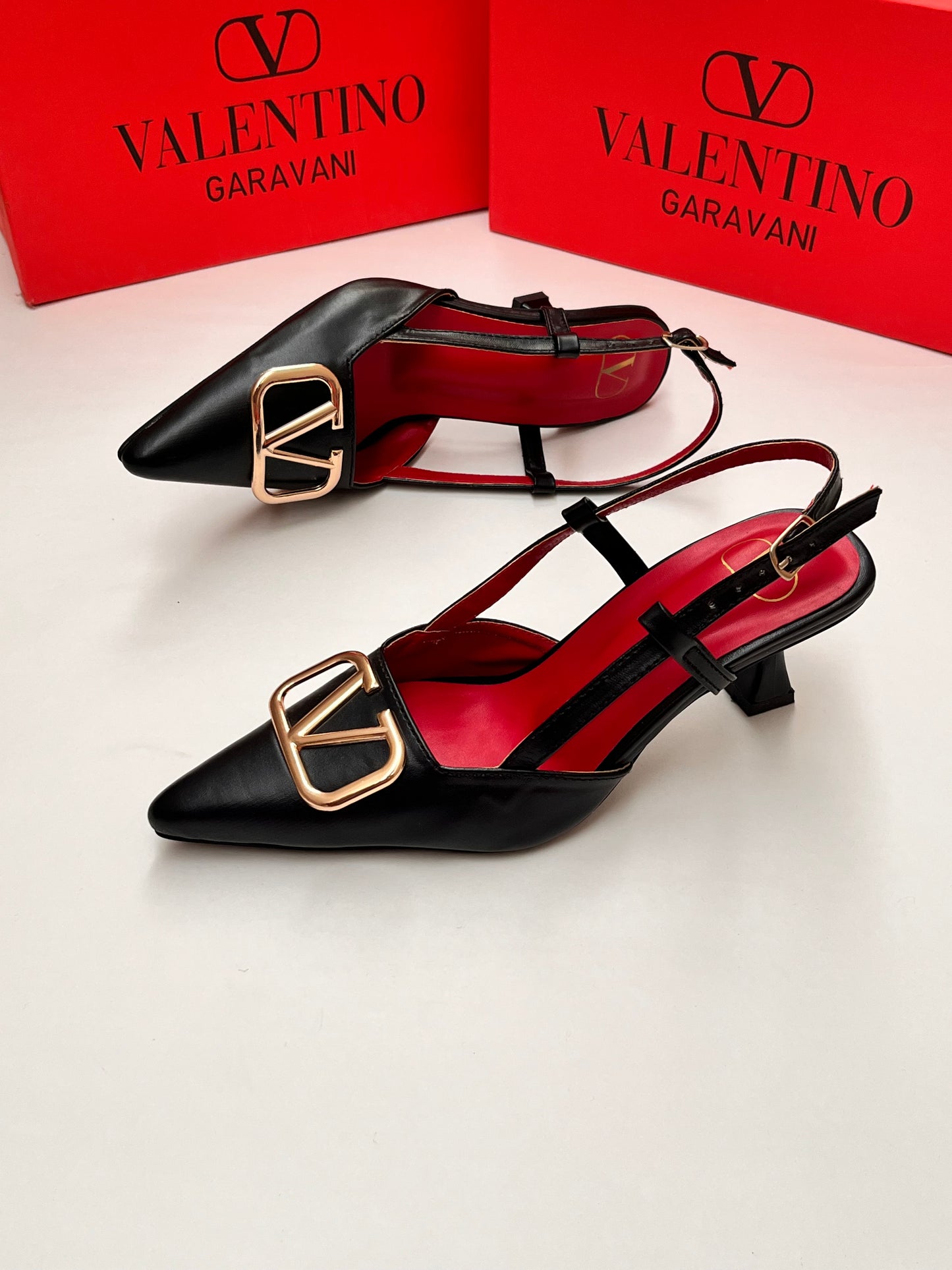 V- LOGO STRAP HEEL
