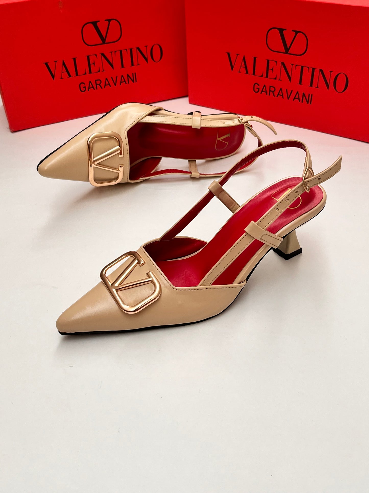 V- LOGO STRAP HEEL
