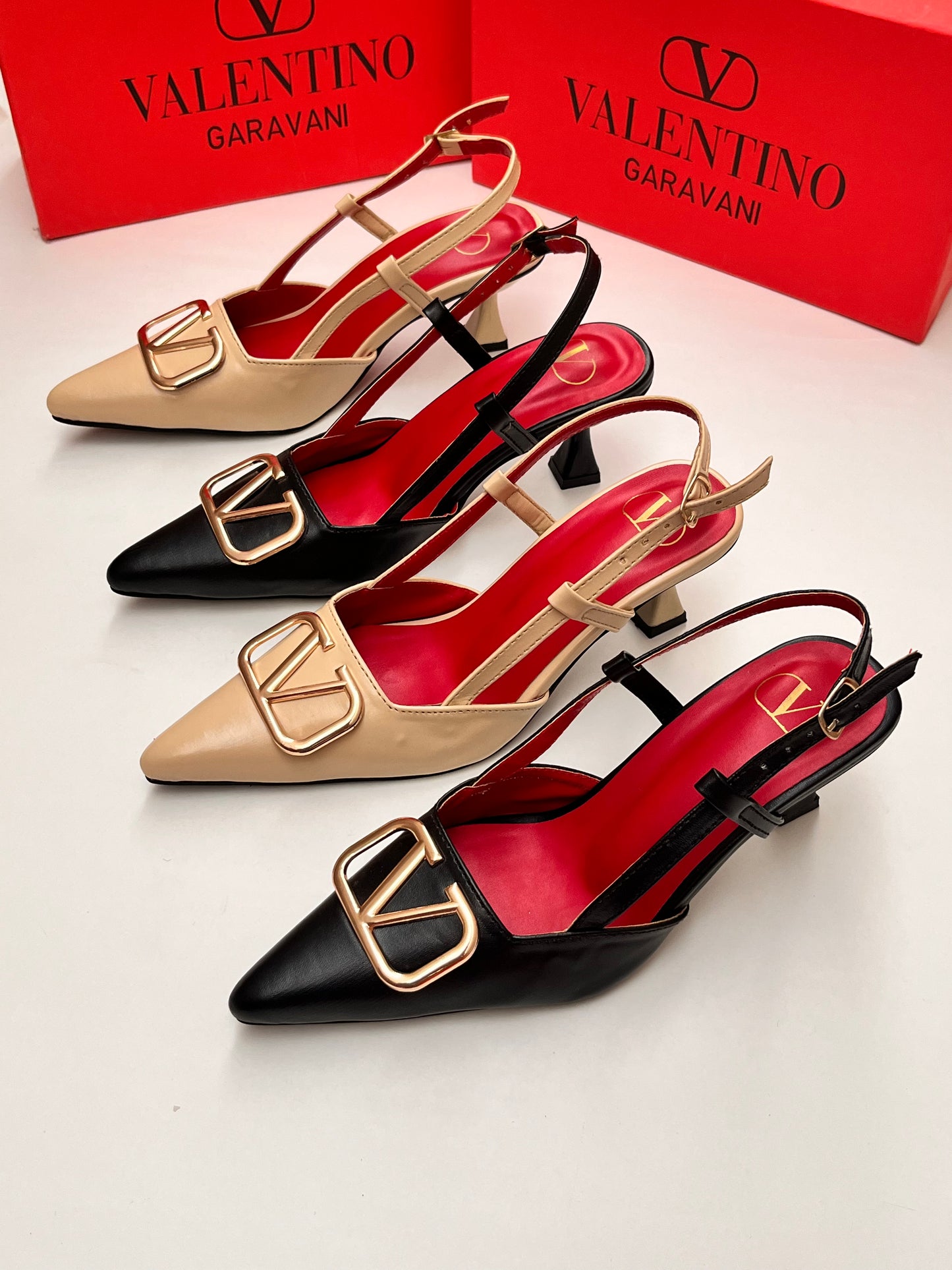V- LOGO STRAP HEEL