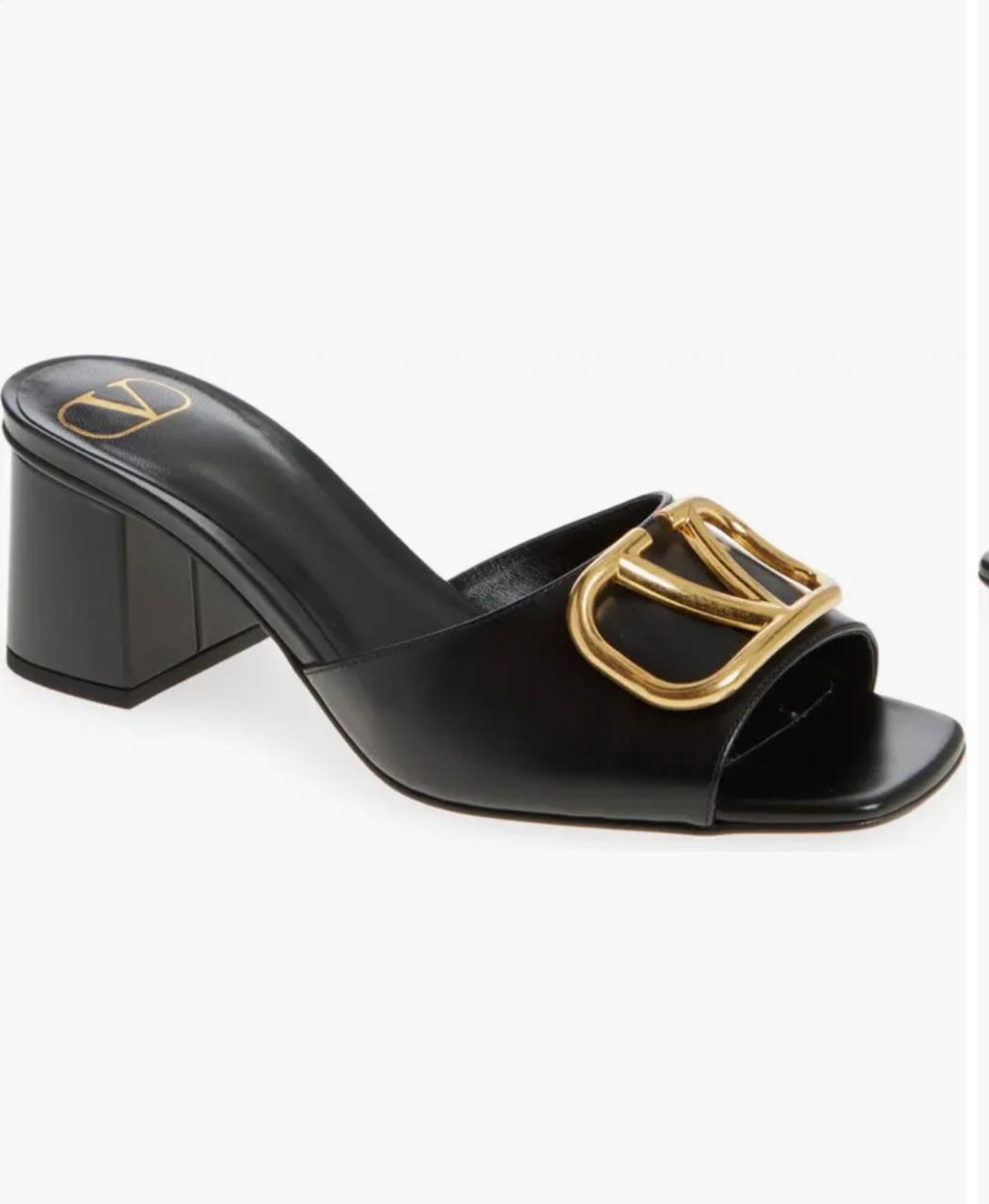 VLOGO SIGNATURE BLOCK HEELS