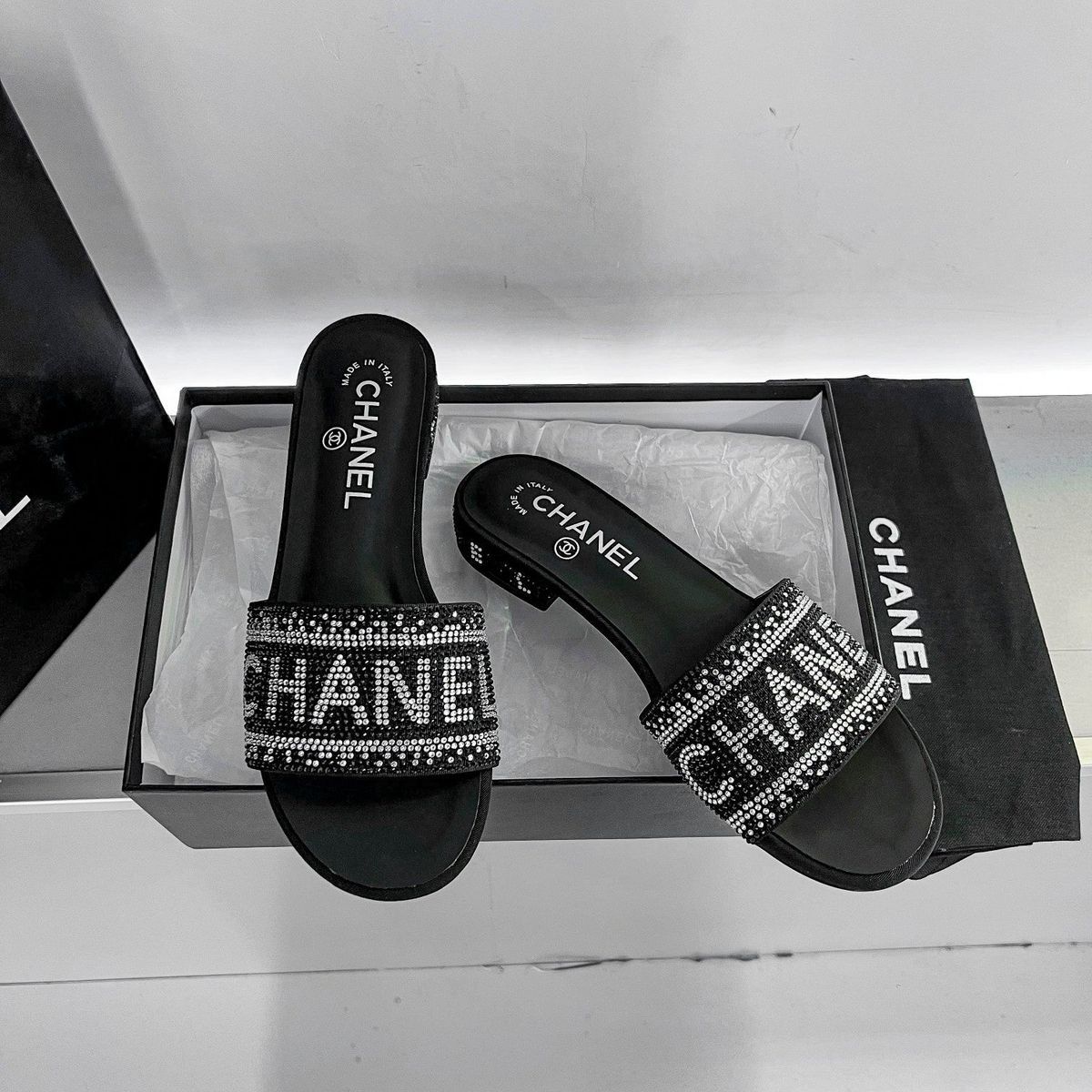 SUMMER RHINESTONE SLIDES